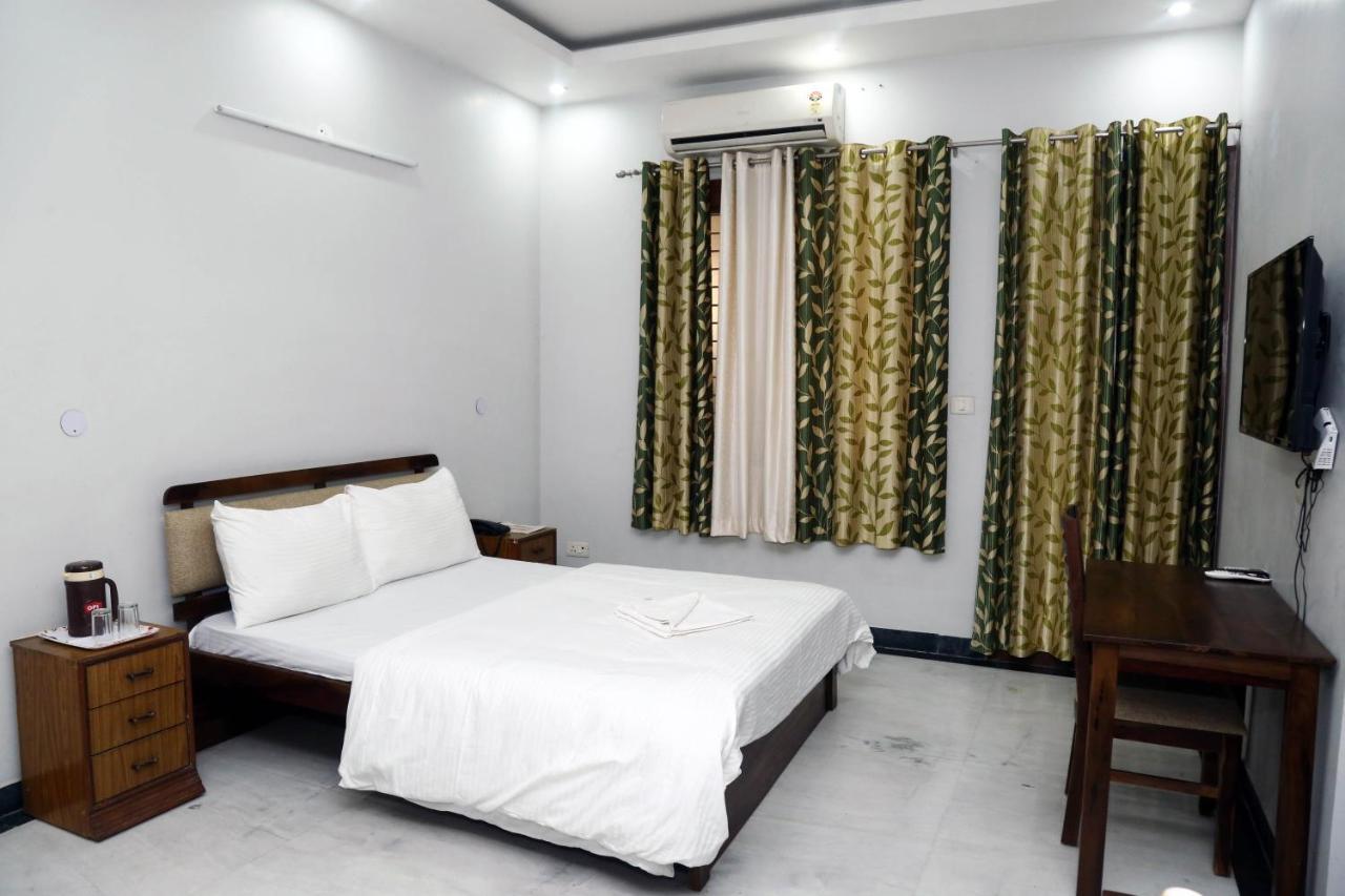 J P Residency Ξενοδοχείο Greater Noida Εξωτερικό φωτογραφία