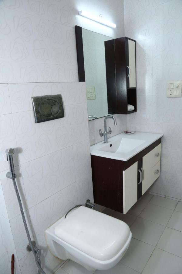 J P Residency Ξενοδοχείο Greater Noida Εξωτερικό φωτογραφία