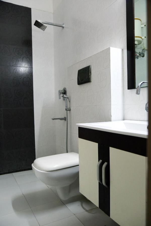 J P Residency Ξενοδοχείο Greater Noida Εξωτερικό φωτογραφία
